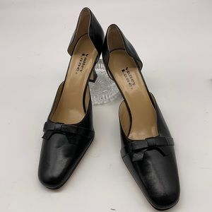 Valley Lane Black Leather Heels with Side Cut Outs size 10B